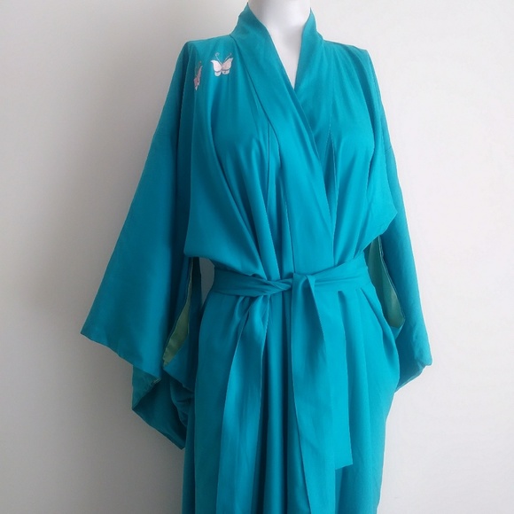 SOLD🎀 VTG 50s embroidered butterfly kimono robe - Picture 2 of 8